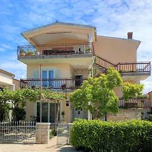Lirio Apartment